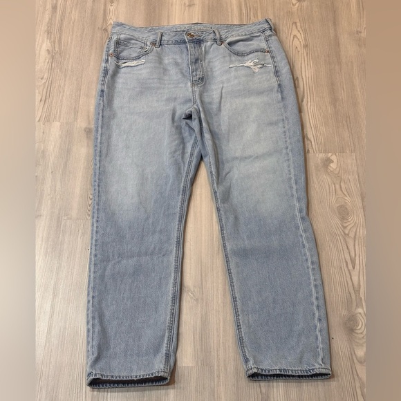 American Eagle Distressed Straight Leg Jean - Picture 1 of 8